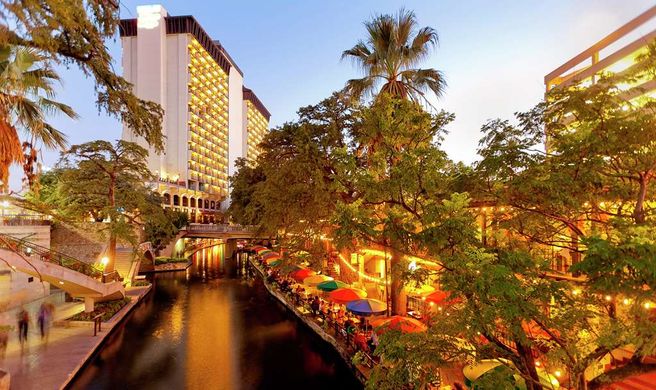 Hilton Palacio del Rio Exterior