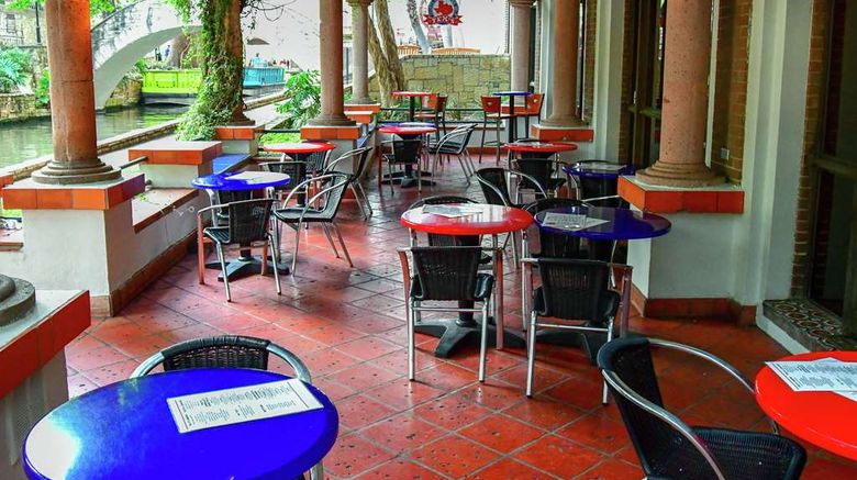 <b>Hilton Palacio del Rio Restaurant</b>. Images powered by <a href="https://iceportal.shijigroup.com/" title="IcePortal" target="_blank">IcePortal</a>.
