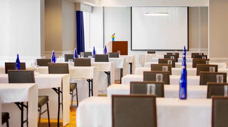 <b>DoubleTree Hotel Historic Savannah Meeting</b>. Images powered by <a href="https://iceportal.shijigroup.com/" title="IcePortal" target="_blank">IcePortal</a>.