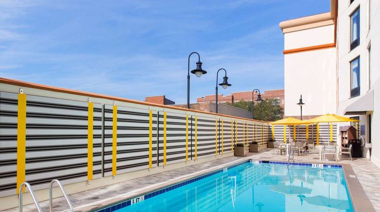 DoubleTree Hotel Historic Savannah Pool