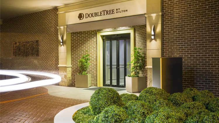 DoubleTree Hotel Historic Savannah Exterior