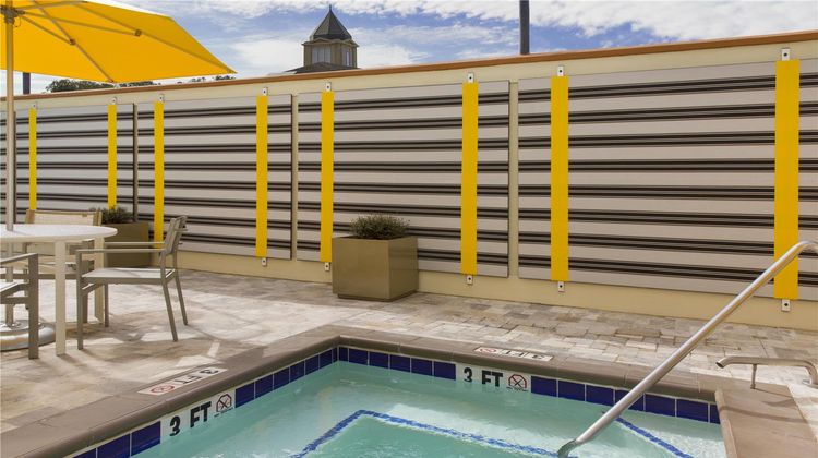 DoubleTree Hotel Historic Savannah Pool