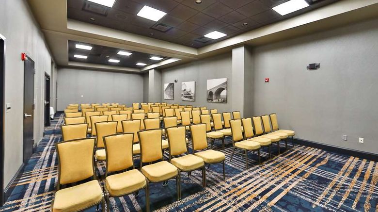 <b>Hilton Garden Inn Savannah Historic Dist Meeting</b>. Images powered by <a href="https://iceportal.shijigroup.com/" title="IcePortal" target="_blank">IcePortal</a>.