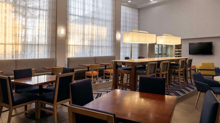 Hampton Inn & Suites State College Restaurant