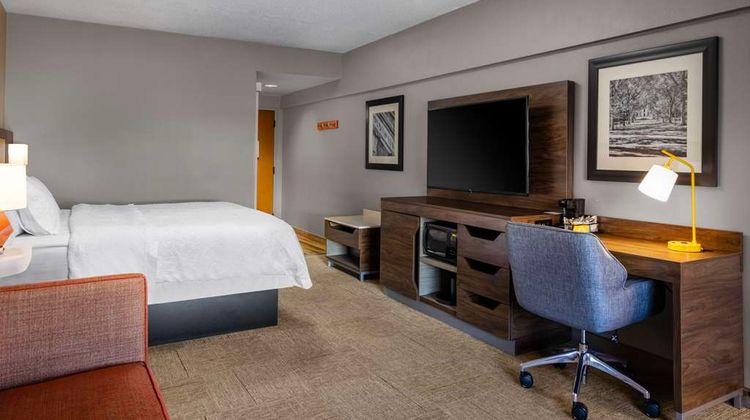 Hampton Inn & Suites State College Room