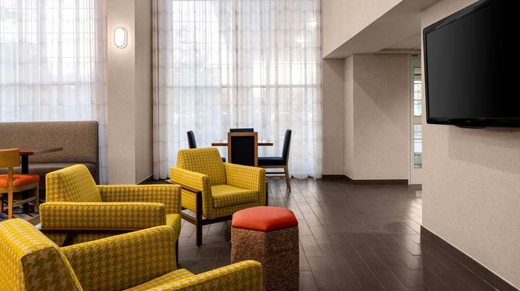 Hampton Inn & Suites State College Lobby