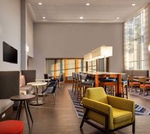 Hampton Inn & Suites State College Lobby