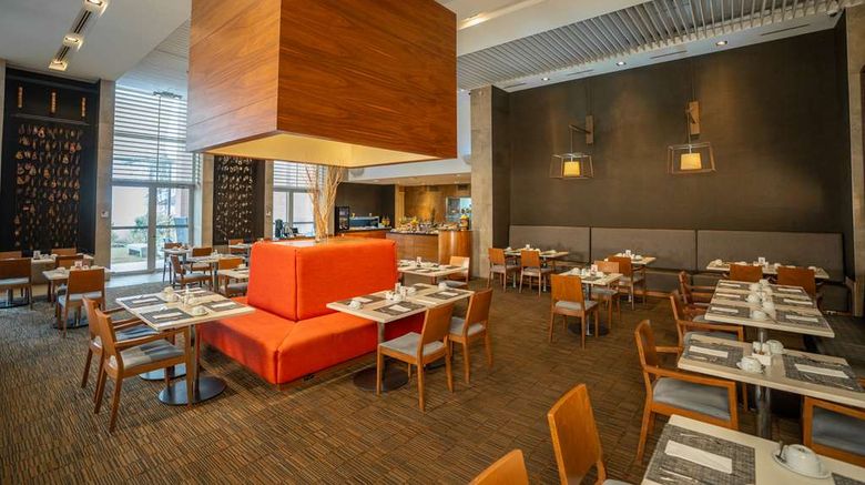 <b>Hilton Garden Inn Santiago Airport Restaurant</b>. Images powered by <a href="https://iceportal.shijigroup.com/" title="IcePortal" target="_blank">IcePortal</a>.