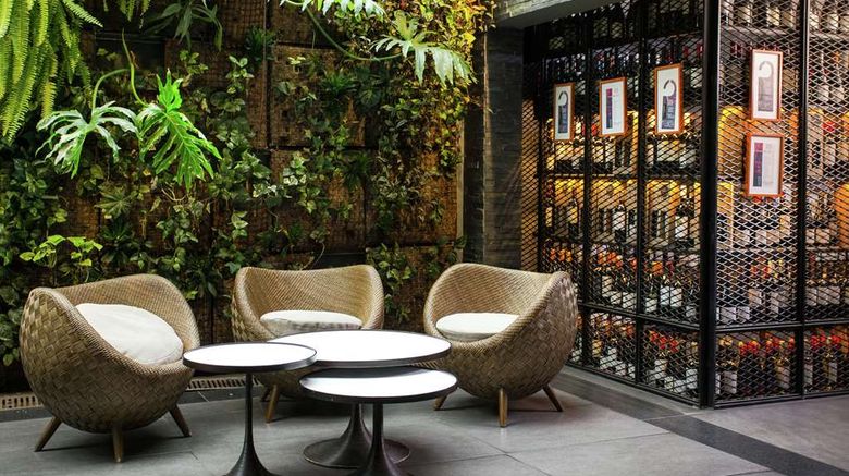 <b>DoubleTree by Hilton Santiago - Vitacura Restaurant</b>. Images powered by <a href="https://iceportal.shijigroup.com/" title="IcePortal" target="_blank">IcePortal</a>.