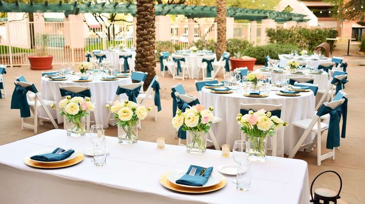 Hilton Garden Inn Scottsdale Old Town Exterior