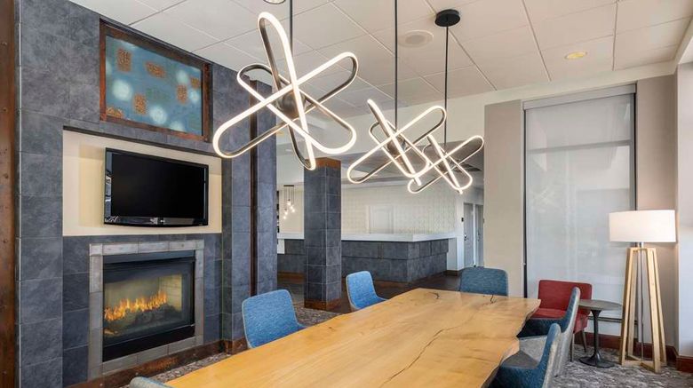 <b>Hilton Garden Inn Scottsdale North Lobby</b>. Images powered by <a href="https://iceportal.shijigroup.com/" title="IcePortal" target="_blank">IcePortal</a>.