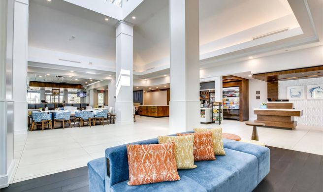 Hilton Garden Inn Louisville Airport Lobby