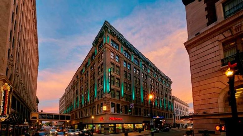 <b>Embassy Suites Louisville Downtown Exterior</b>. Images powered by <a href="https://iceportal.shijigroup.com/" title="IcePortal" target="_blank">IcePortal</a>.