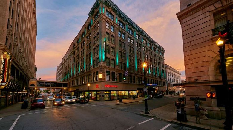 <b>Embassy Suites Louisville Downtown Exterior</b>. Images powered by <a href="https://iceportal.shijigroup.com/" title="IcePortal" target="_blank">IcePortal</a>.