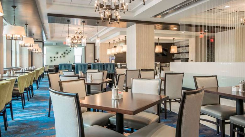 <b>Embassy Suites Louisville Downtown Restaurant</b>. Images powered by <a href="https://iceportal.shijigroup.com/" title="IcePortal" target="_blank">IcePortal</a>.