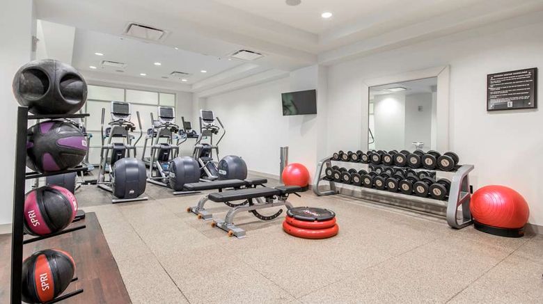 <b>Embassy Suites Louisville Downtown Health</b>. Images powered by <a href="https://iceportal.shijigroup.com/" title="IcePortal" target="_blank">IcePortal</a>.