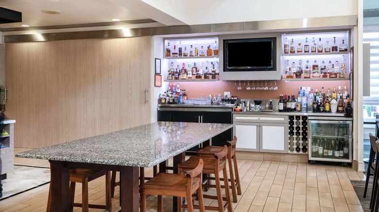 <b>Hilton Garden Inn Louisville East Restaurant</b>. Images powered by <a href="https://iceportal.shijigroup.com/" title="IcePortal" target="_blank">IcePortal</a>.