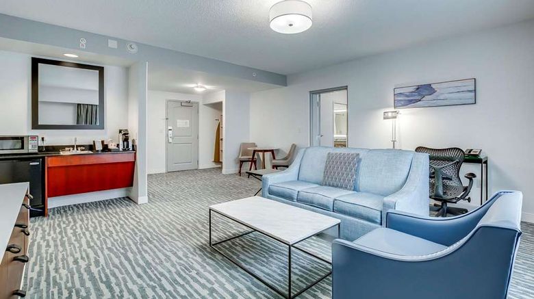 <b>Hilton Garden Inn Louisville/Northeast Room</b>. Images powered by <a href="https://iceportal.shijigroup.com/" title="IcePortal" target="_blank">IcePortal</a>.