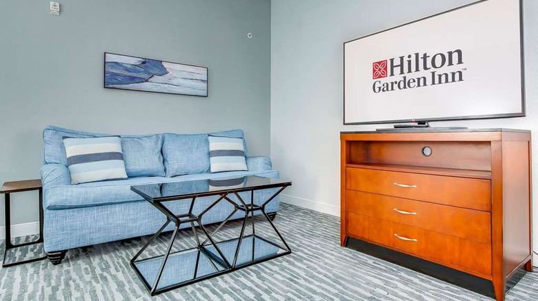 <b>Hilton Garden Inn Louisville/Northeast Room</b>. Images powered by <a href="https://iceportal.shijigroup.com/" title="IcePortal" target="_blank">IcePortal</a>.