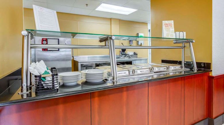 <b>Hilton Garden Inn Louisville/Northeast Restaurant</b>. Images powered by <a href="https://iceportal.shijigroup.com/" title="IcePortal" target="_blank">IcePortal</a>.