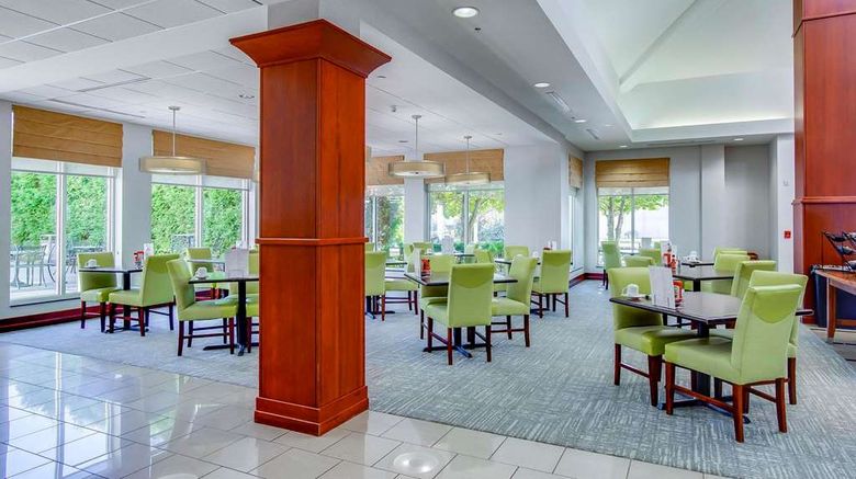 <b>Hilton Garden Inn Louisville/Northeast Restaurant</b>. Images powered by <a href="https://iceportal.shijigroup.com/" title="IcePortal" target="_blank">IcePortal</a>.