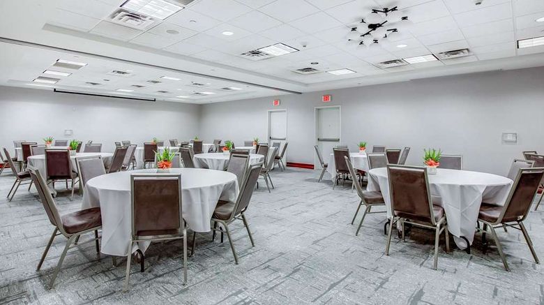 <b>Hilton Garden Inn Louisville/Northeast Meeting</b>. Images powered by <a href="https://iceportal.shijigroup.com/" title="IcePortal" target="_blank">IcePortal</a>.