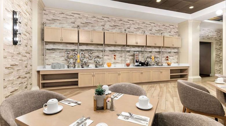 <b>DoubleTree Hotel Mission Valley Restaurant</b>. Images powered by <a href="https://iceportal.shijigroup.com/" title="IcePortal" target="_blank">IcePortal</a>.