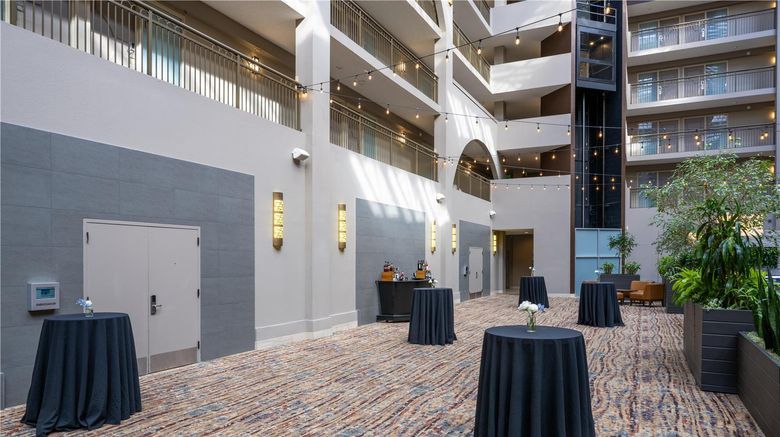 <b>Embassy Suites Seattle Bellevue Lobby</b>. Images powered by <a href="https://iceportal.shijigroup.com/" title="IcePortal" target="_blank">IcePortal</a>.