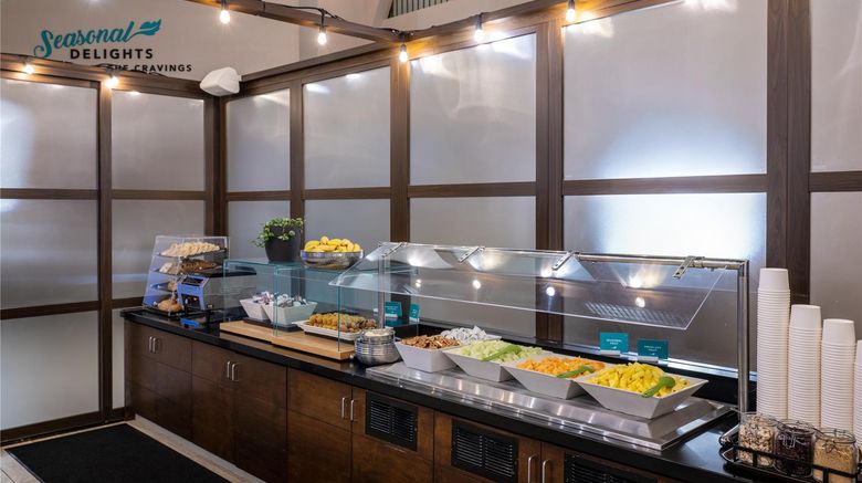 <b>Embassy Suites Seattle Bellevue Restaurant</b>. Images powered by <a href="https://iceportal.shijigroup.com/" title="IcePortal" target="_blank">IcePortal</a>.