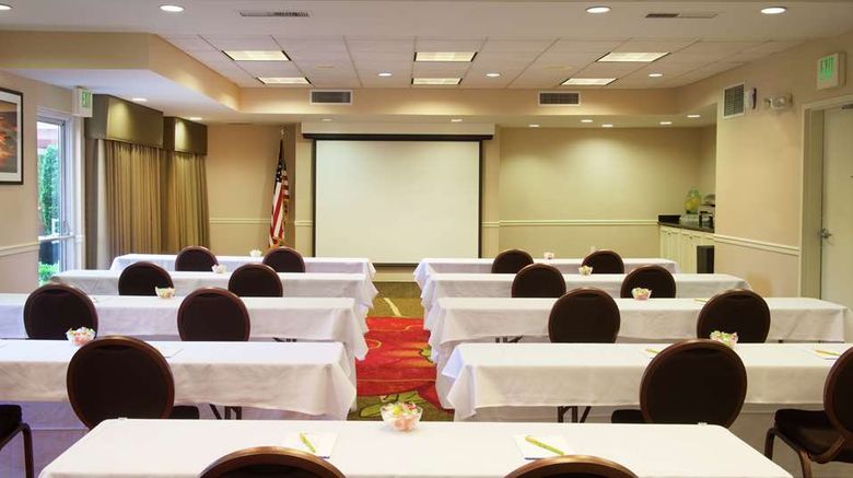 <b>Hilton Garden Inn Seattle/Renton Meeting</b>. Images powered by <a href="https://iceportal.shijigroup.com/" title="IcePortal" target="_blank">IcePortal</a>.