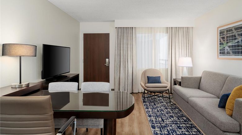 <b>Embassy Suites Seattle Tacoma Intl Arpt Room</b>. Images powered by <a href="https://iceportal.shijigroup.com/" title="IcePortal" target="_blank">IcePortal</a>.