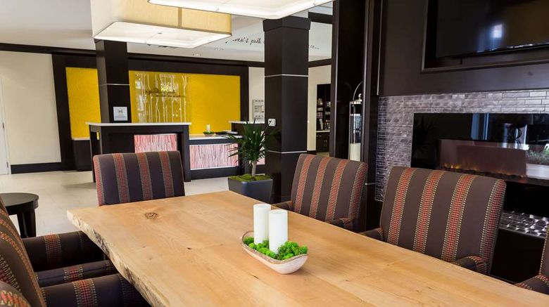<b>Hilton Garden Inn San Mateo Lobby</b>. Images powered by <a href="https://iceportal.shijigroup.com/" title="IcePortal" target="_blank">IcePortal</a>.