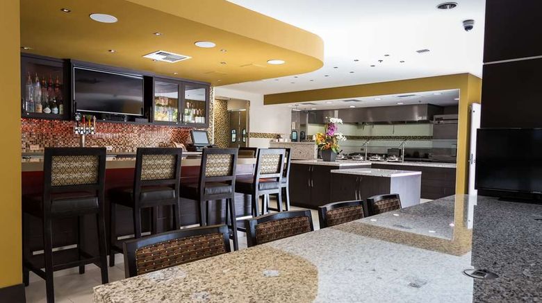 <b>Hilton Garden Inn San Mateo Restaurant</b>. Images powered by <a href="https://iceportal.shijigroup.com/" title="IcePortal" target="_blank">IcePortal</a>.