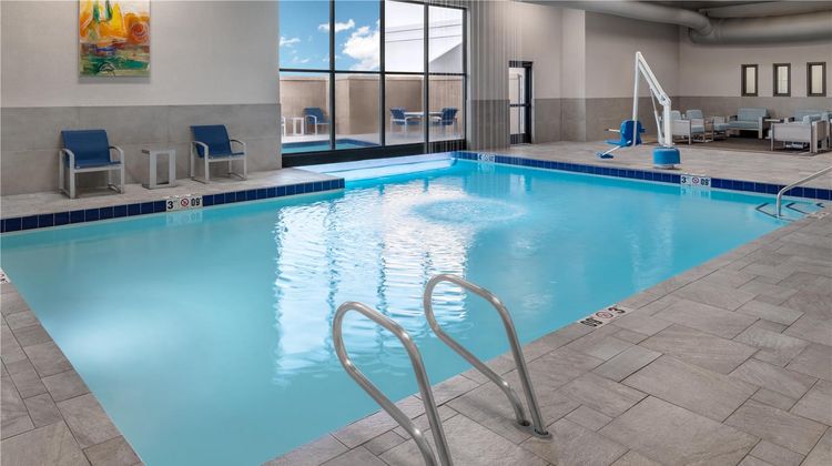 Doubletree by Hilton Springfield Pool
