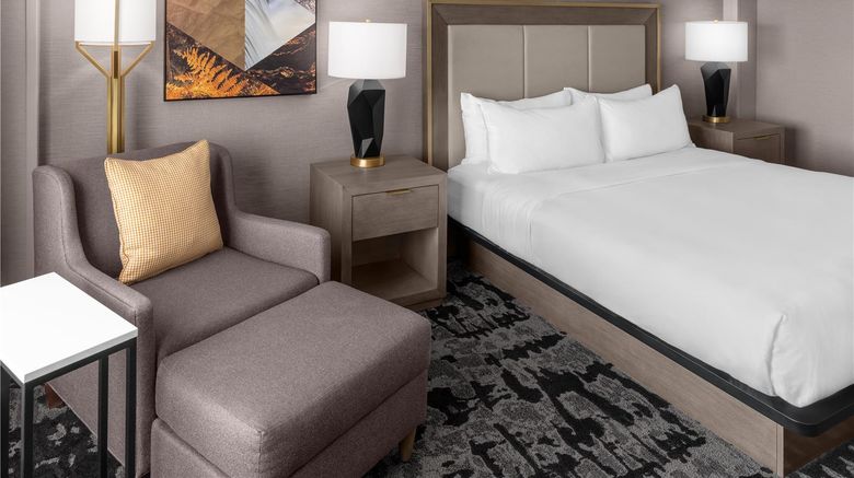 <b>Doubletree by Hilton Springfield Room</b>. Images powered by <a href="https://iceportal.shijigroup.com/" title="IcePortal" target="_blank">IcePortal</a>.