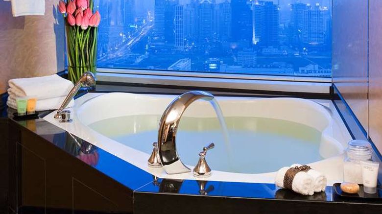 <b>DoubleTree by Hilton Shanghai - Pudong Room</b>. Images powered by <a href="https://iceportal.shijigroup.com/" title="IcePortal" target="_blank">IcePortal</a>.