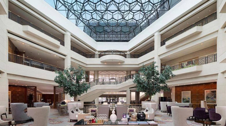 <b>DoubleTree by Hilton Shanghai - Pudong Lobby</b>. Images powered by <a href="https://iceportal.shijigroup.com/" title="IcePortal" target="_blank">IcePortal</a>.