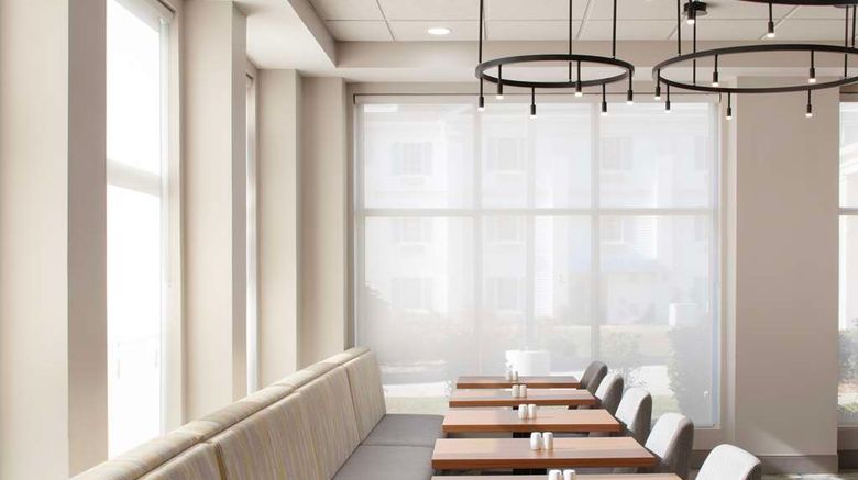 <b>Hilton Garden Inn Shreveport Airport Lobby</b>. Images powered by <a href="https://iceportal.shijigroup.com/" title="IcePortal" target="_blank">IcePortal</a>.
