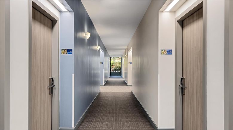 <b>Hampton Inn & Suites San Jose Airport Lobby</b>. Images powered by <a href="https://iceportal.shijigroup.com/" title="IcePortal" target="_blank">IcePortal</a>.