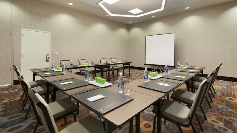 <b>Hilton Garden Inn Cupertino Meeting</b>. Images powered by <a href="https://iceportal.shijigroup.com/" title="IcePortal" target="_blank">IcePortal</a>.