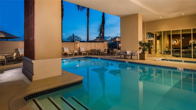 Hilton Santa Clara Pool