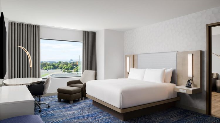 Hilton Santa Clara Room