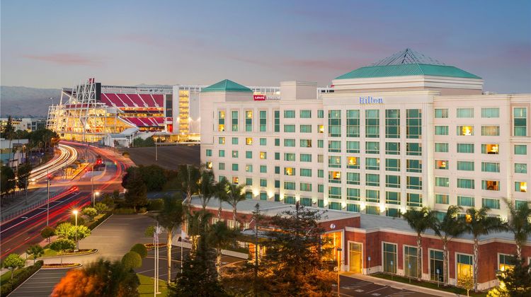 Hilton Santa Clara Exterior
