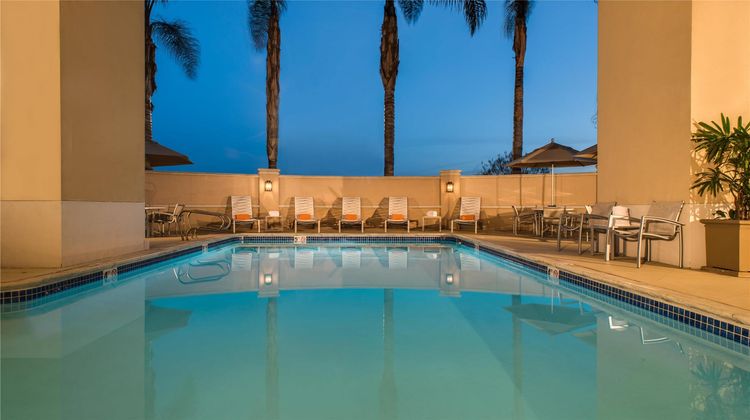 Hilton Santa Clara Pool