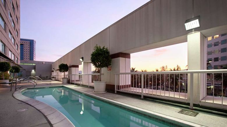 <b>Hilton San Jose Pool</b>. Images powered by <a href="https://iceportal.shijigroup.com/" title="IcePortal" target="_blank">IcePortal</a>.
