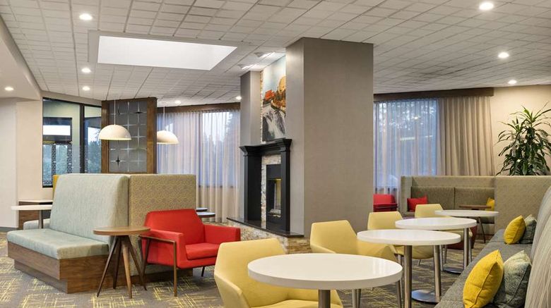<b>Hampton Inn - Spokane Lobby</b>. Images powered by <a href="https://iceportal.shijigroup.com/" title="IcePortal" target="_blank">IcePortal</a>.