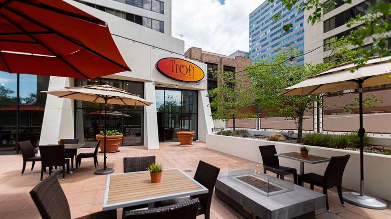 <b>Hilton Salt Lake City Center Restaurant</b>. Images powered by <a href="https://iceportal.shijigroup.com/" title="IcePortal" target="_blank">IcePortal</a>.