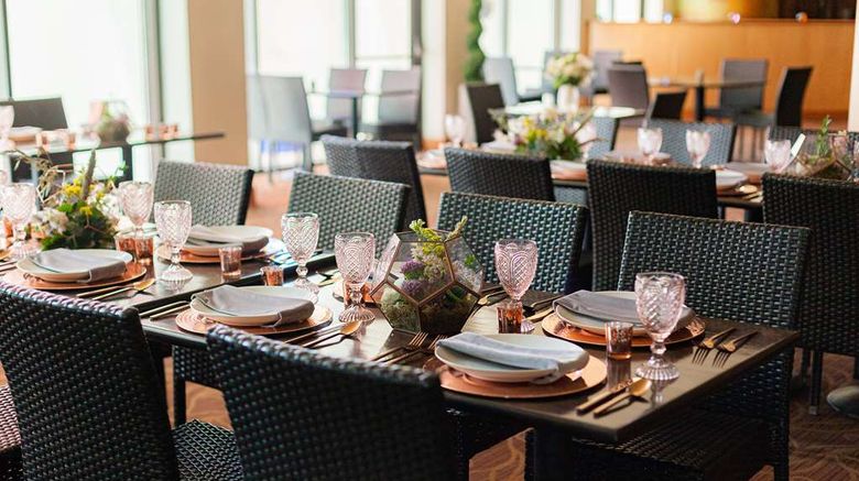 <b>Hilton Salt Lake City Center Restaurant</b>. Images powered by <a href="https://iceportal.shijigroup.com/" title="IcePortal" target="_blank">IcePortal</a>.