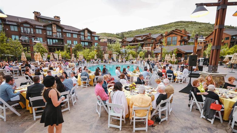 <b>Waldorf Astoria Park City Pool</b>. Images powered by <a href="https://iceportal.shijigroup.com/" title="IcePortal" target="_blank">IcePortal</a>.