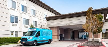 Hampton Inn & Suites Airport Exterior